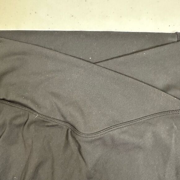 EUC Women’s Plus Size Black Leggings Criss Cross Waist Band Pockets - Size 3XL - Picture 5 of 8